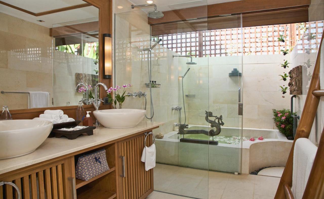 Upni Duniya - Luxury, Beachfront 9-Suites Villa Bang Rak Beach  Room photo